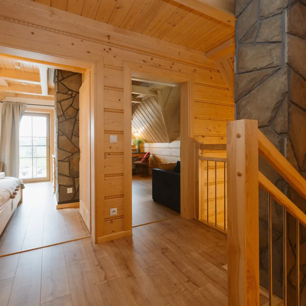 1x1 1200 Dzianisz Chocholow Koscielisko Zakopanekorytarz Schody Drewniany Dom 1024x1024