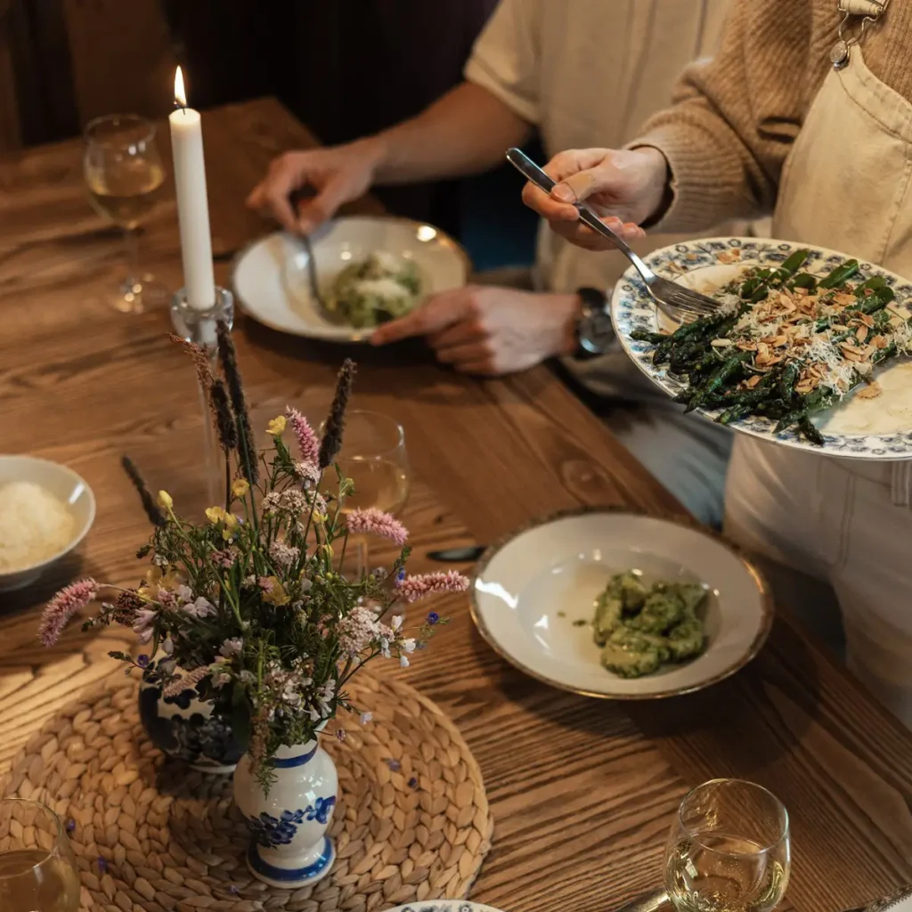 1x1 1200 Jagodowa Osada Domki W Gorach Kolacja 1024x1024