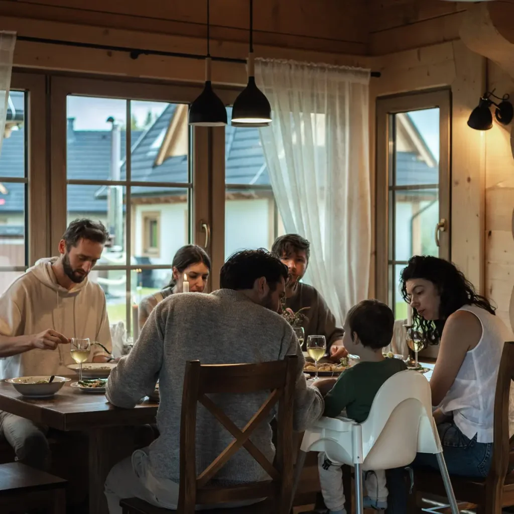 1x1 1200 Domki W Gorach Rodzinny Posilek 1024x1024